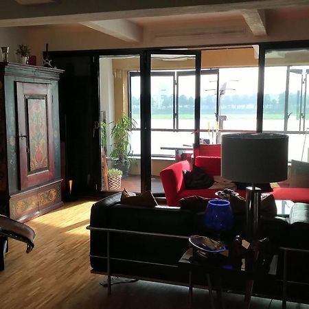 Grosszuegiges Zimmer Mit Badezimmer In Rheinwohnung Κολωνία Εξωτερικό φωτογραφία