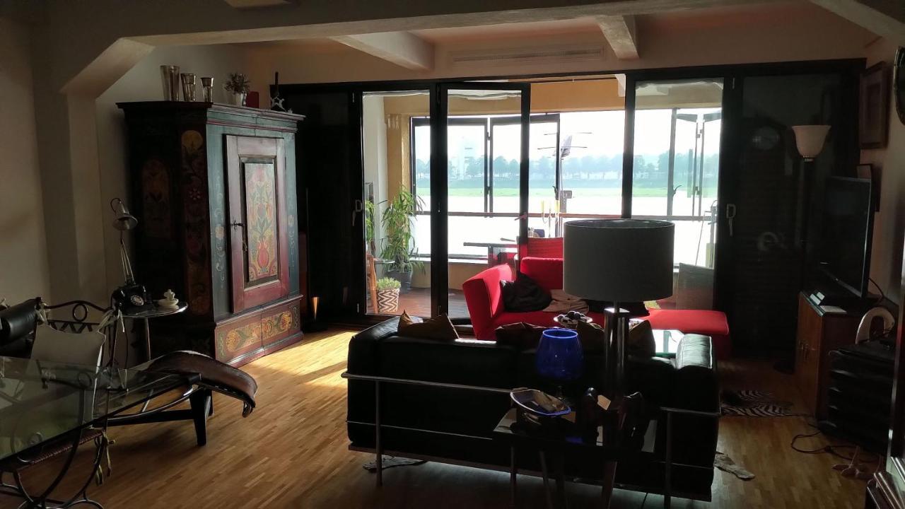 Grosszuegiges Zimmer Mit Badezimmer In Rheinwohnung Κολωνία Εξωτερικό φωτογραφία