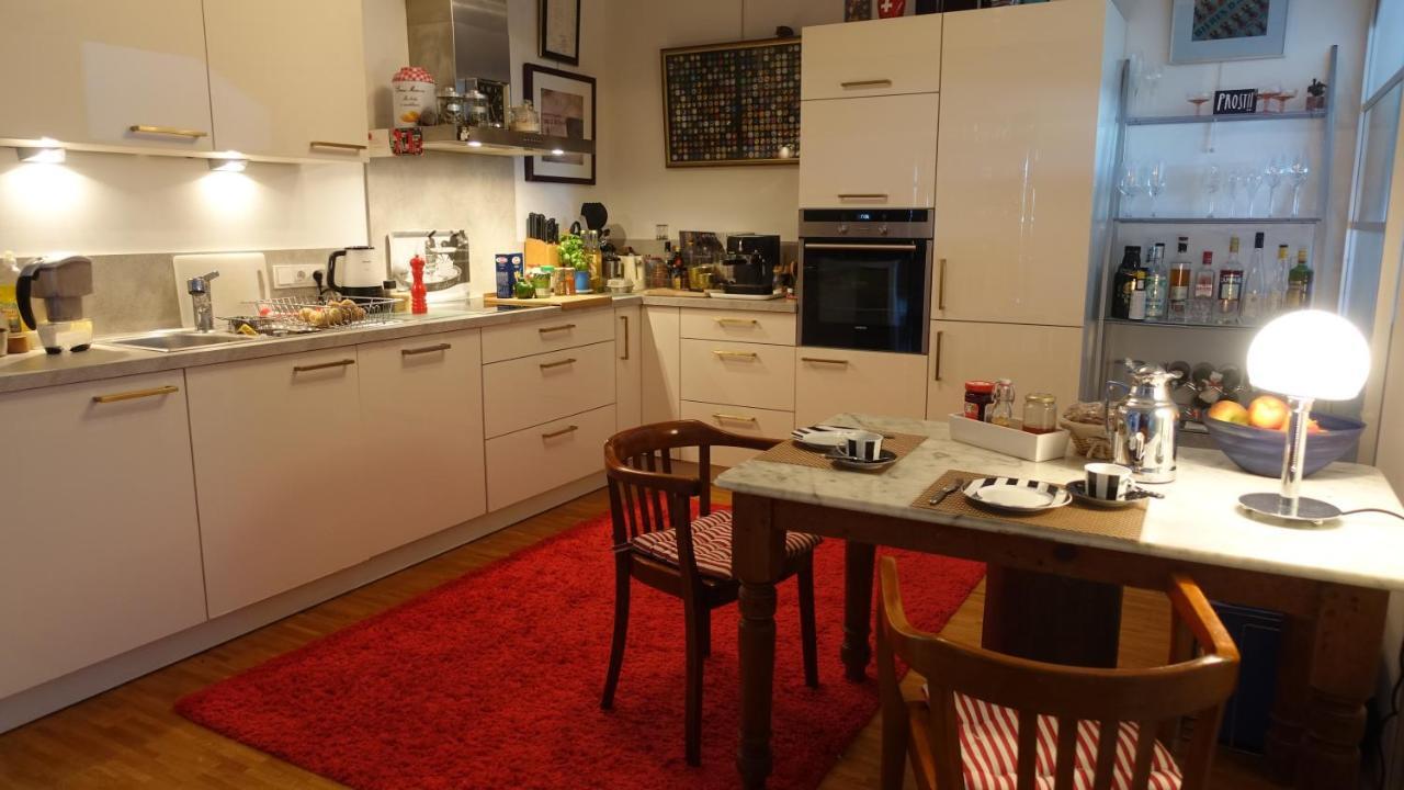Grosszuegiges Zimmer Mit Badezimmer In Rheinwohnung Κολωνία Εξωτερικό φωτογραφία