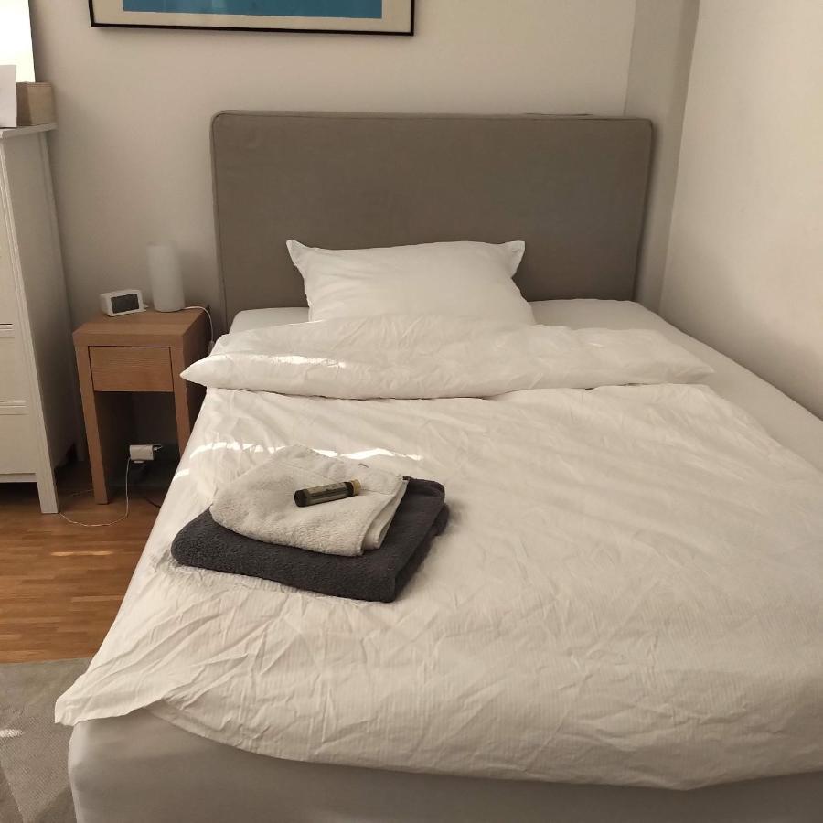 Grosszuegiges Zimmer Mit Badezimmer In Rheinwohnung Κολωνία Εξωτερικό φωτογραφία